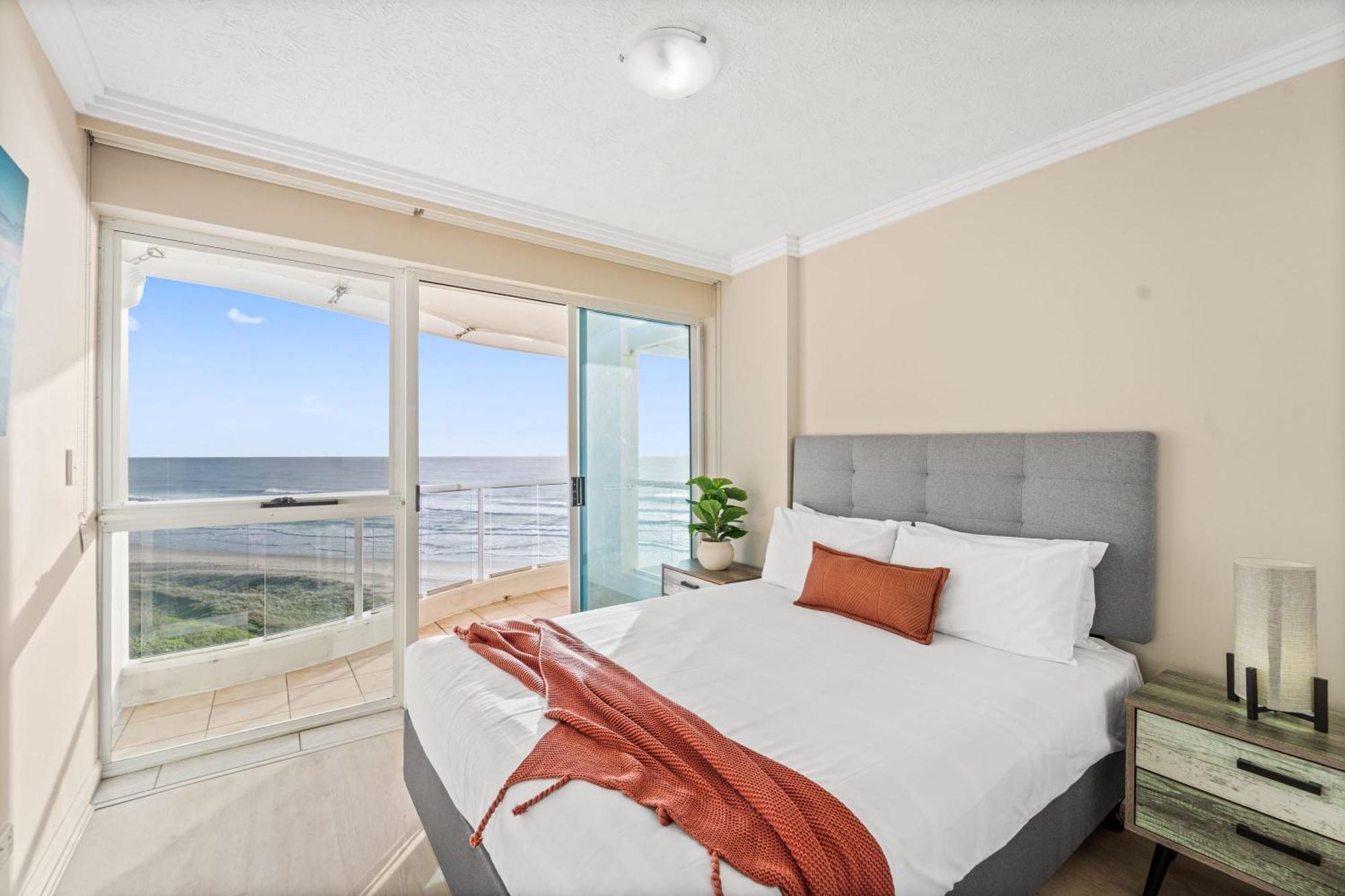 Apartment Penthouse Views With Private Rooftop Terrace *