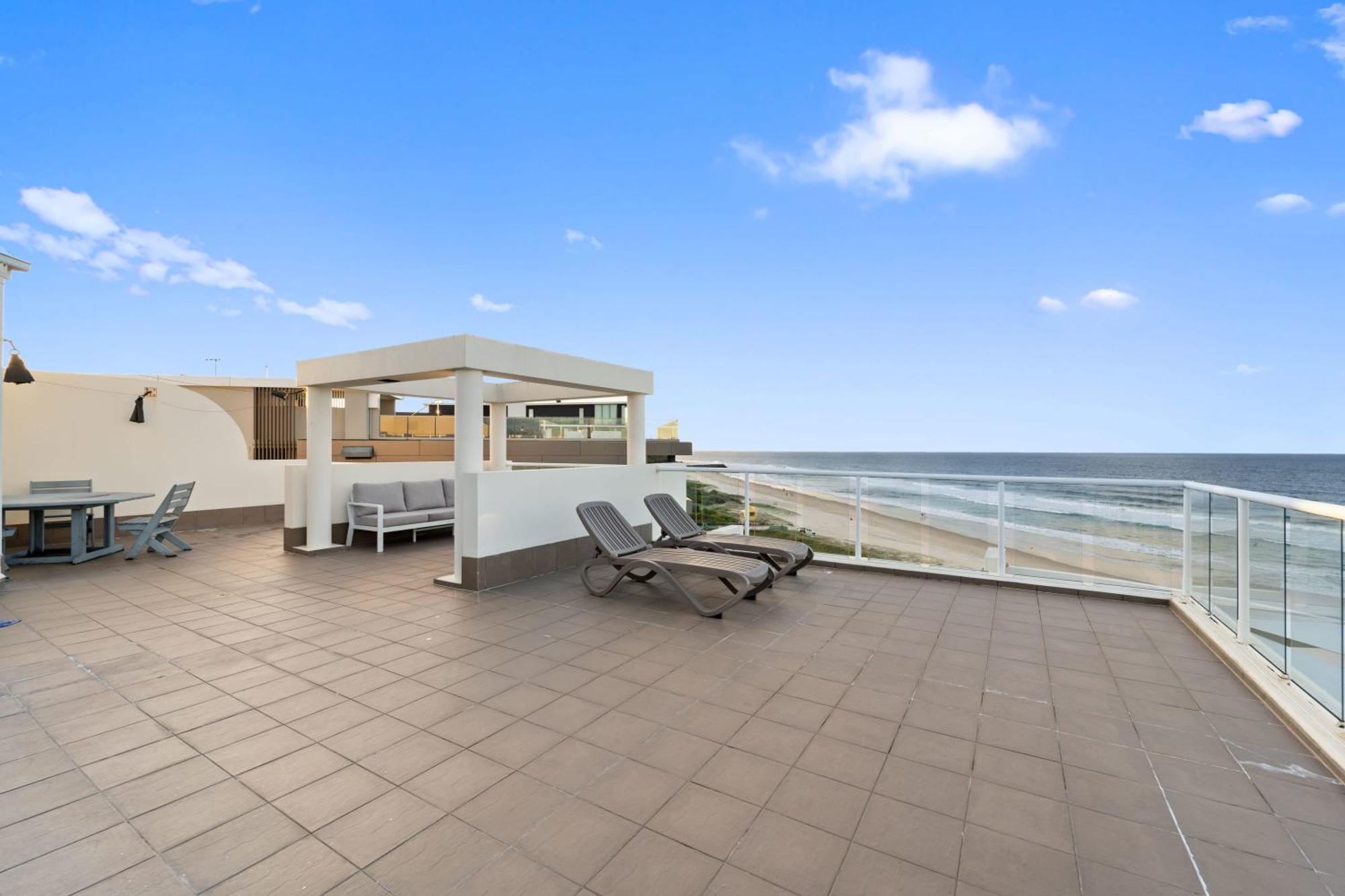 Penthouse Views With Private Rooftop Terrace Apartment *